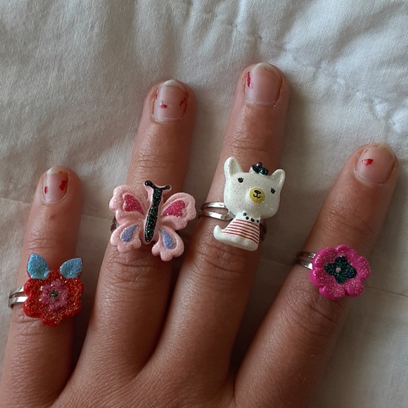 Set of 4 rings!!! - Picture 3 of 3